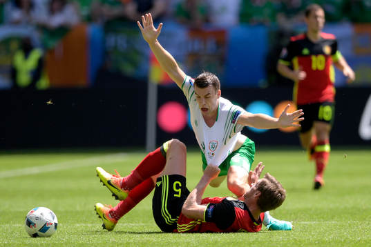 Irlands Seamus Coleman och Belgiens Jan Vertonghen