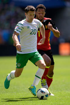 Irlands Wes Hoolahan och Belgiens Mousa Dembele