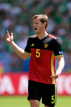 Belgiens Jan Vertonghen reagerar
