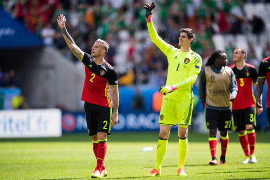Belgiens Toby Alderweireld och målvakt Thibaut Courtois