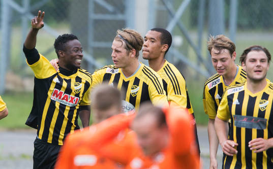 IFK Hässleholms Kojo Annor gör 1-0 i matchen i division 2
