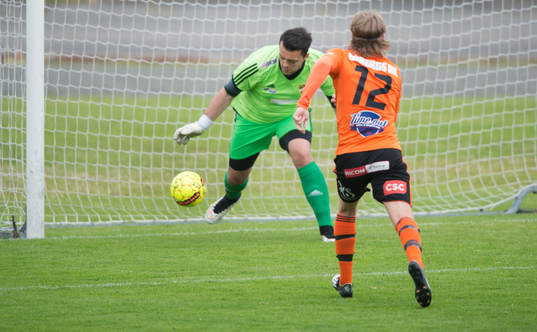 IFK Hässleholms Krenar Ejupi i matchen i division 2 mellan