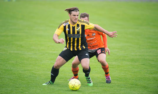 IFK Hässleholms Pontus Björnsson i matchen i division 2