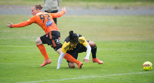 IFK Hässleholms Ameer Naseer i matchen i division 2 mellan
