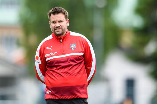 Rosengårds tränare Jack Majgaard Jensen på uppvärmningen