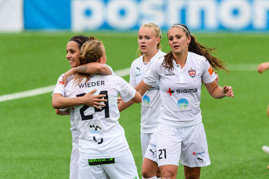 Rosengårdspelarna jublar
