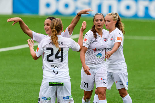Rosengårdspelarna jublar