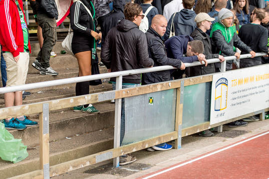 Nedsparkade skyltar och deppiga GAIS supportrar