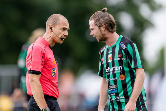 Domare Adnan Jukic och Varbergs Thomas Drage