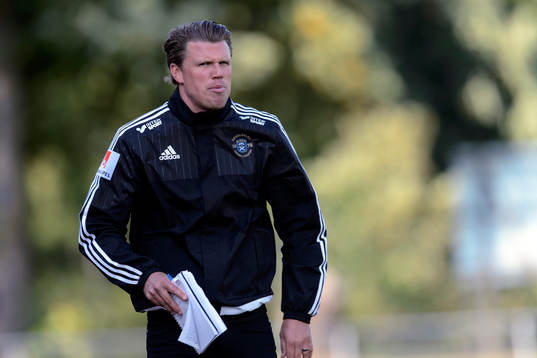 Ängelholms tränare Christian Järdler deppar