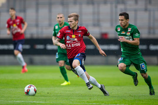 Örgrytes Andreas Östling före Dalkurds Predrag Randelovic