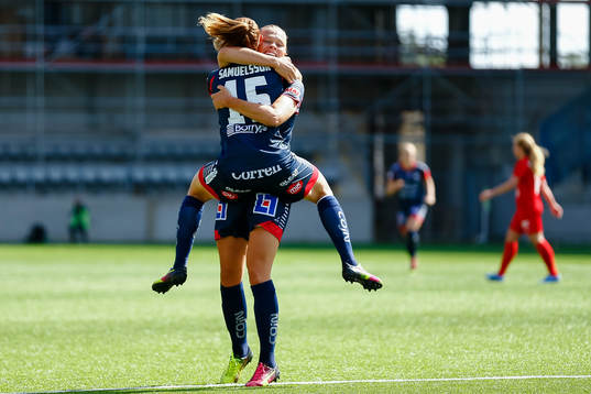 Linköpings Fridolina Rolfö och Jessica Samuelsson jublar
