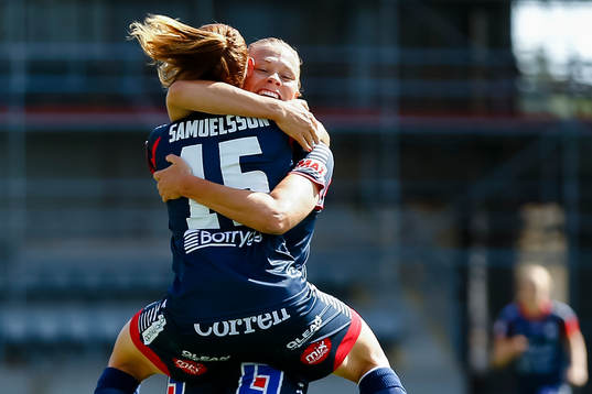Linköpings Fridolina Rolfö och Jessica Samuelsson jublar