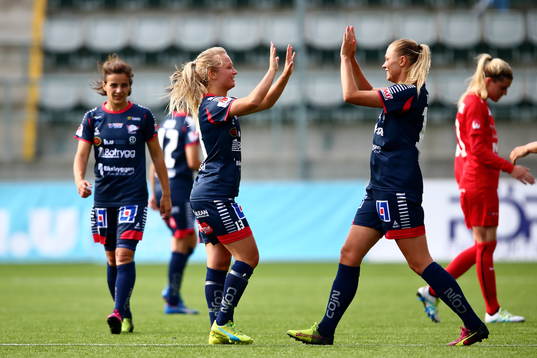Linköpings Tove Almqvist och Fridolina Rolfö jublar