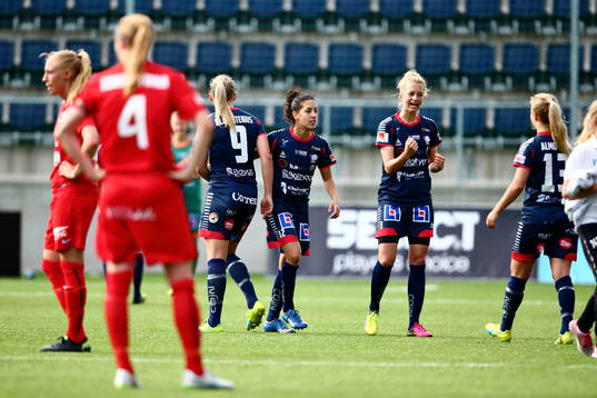 Linköpings Janni Arnth jublar på slutsignalen