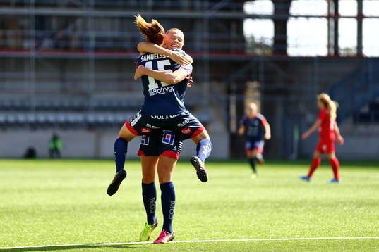 Linköpings Jessica Samuelsson jublar med målgörare