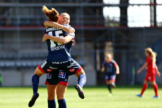 Linköpings Jessica Samuelsson jublar med målgörare