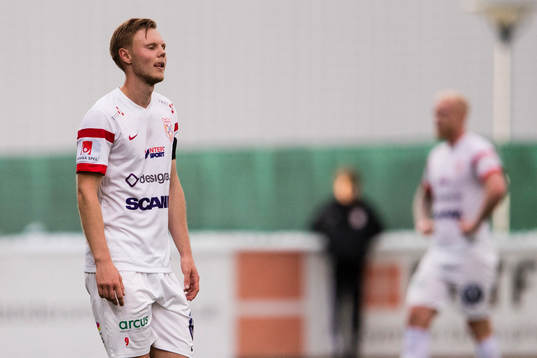 Assyriskas Tim Söderström ser besviken ut