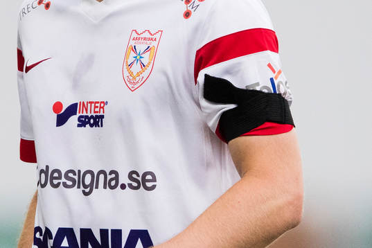 Assyriskas spelare med sorgband