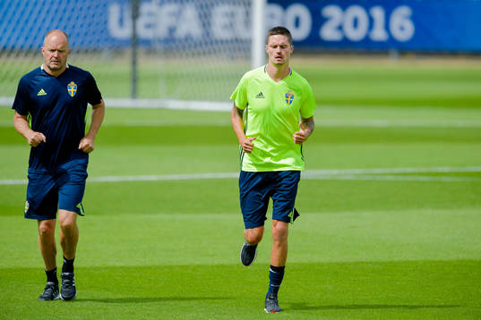 Sveriges Mikael Lustig tillbaka