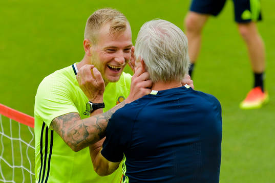 Sveriges John Guidetti och Lars Richt är lekfulla  på