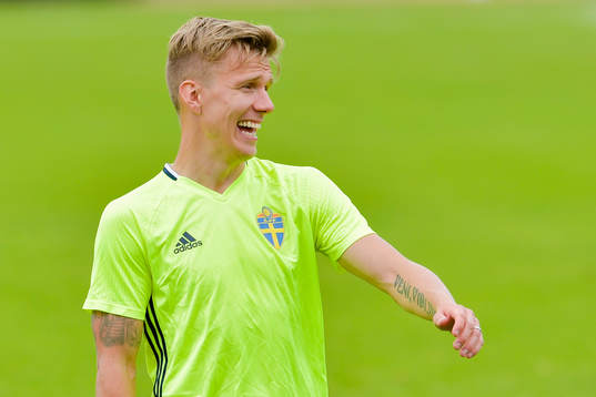 Sveriges Pontus Wernbloom jublar på Sveriges