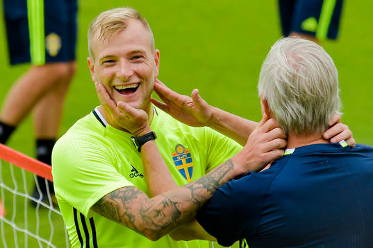 Bläddra bland fler bilder av Fotbolls-EM 2016, dag 10, Sverige, träning