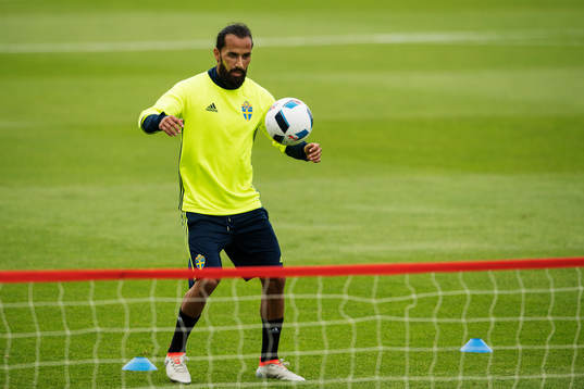 Erkan Zengin på Sveriges fotbollslandslags träning