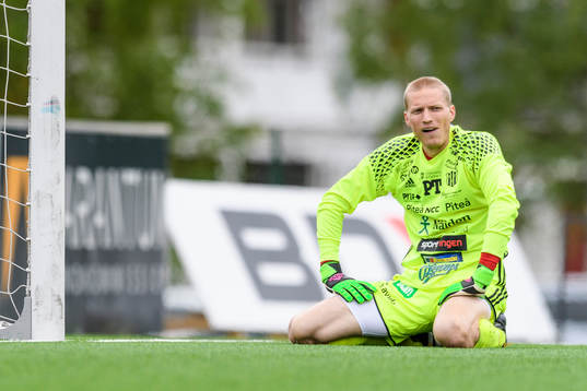 s målvakt Richard Nordlund deppar
