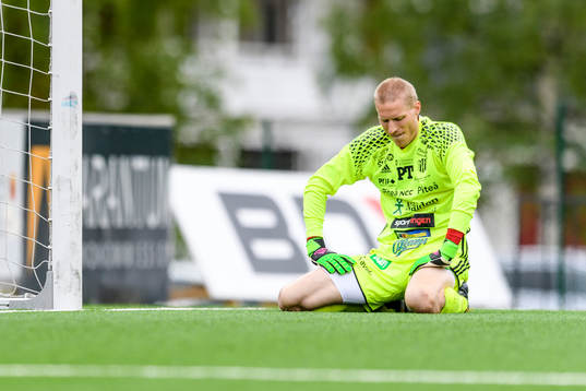s målvakt Richard Nordlund deppar