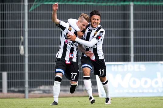 Landskronas Rasmus Alm och Saber Azizi jublar
