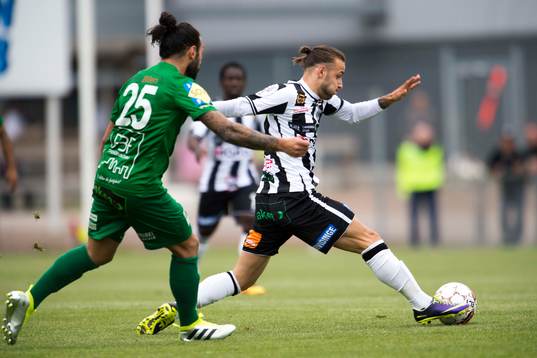 Landskronas Filip Pivkovski kommer förbi Prespas Rudolf