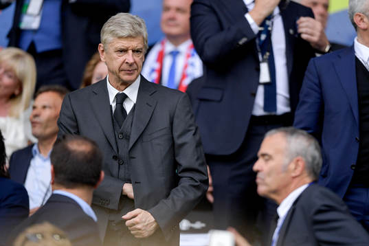 Arsene Wenger, tränare Arsenal på läktaren