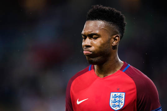 Englands Daniel Sturridge deppar i fotbollsmatchen mellan