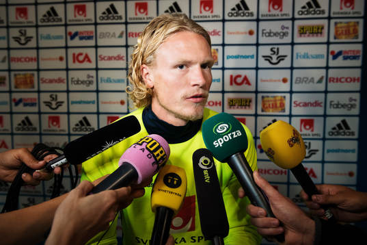 Bläddra bland fler bilder av Fotbolls-EM 2016, dag 11, Sverige, mixed zone