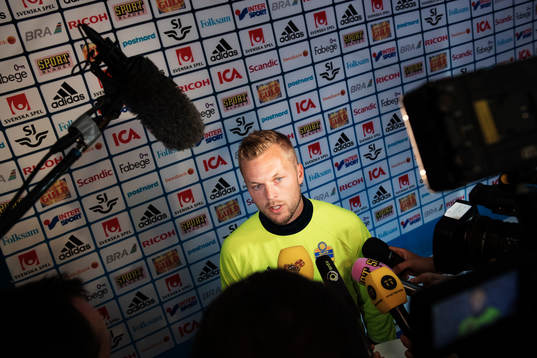 Sebastian Larsson i mixed zone