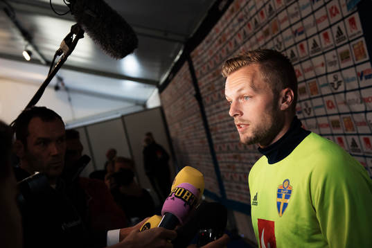 Sebastian Larsson i mixed zone