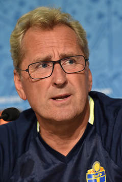 I denna handout-bild från UEFA ses förbundskapten Erik