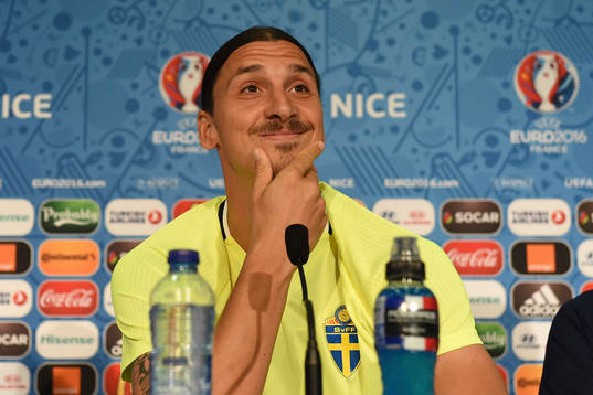I denna handout-bild från UEFA ses Zlatan Ibrahimovic på