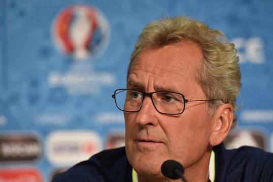 I denna handout-bild från UEFA ses förbundskapten Erik