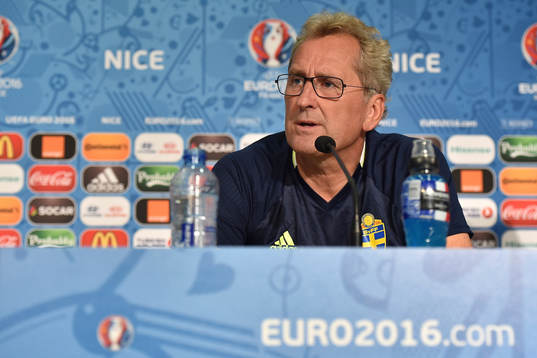 I denna handout-bild från UEFA ses förbundskapten Erik
