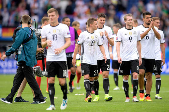 Tysklands Toni Kroos, Joshua Kimmich, Mario Gomez, André