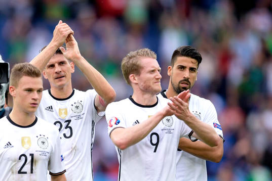 Tysklands Joshua Kimmich, Mario Gomez, André Schurrle och