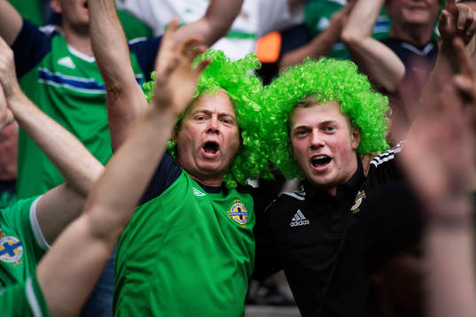 Nordirlands supportrar jublar