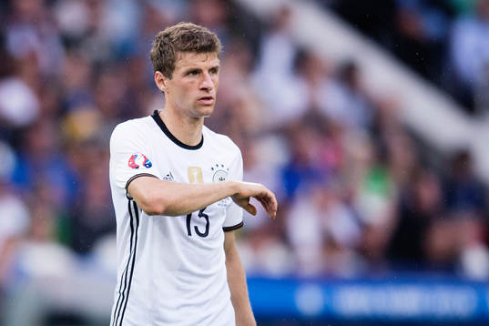 Tysklands Thomas Muller i fotbollsmatchen mellan Nordirland