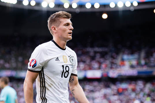 Tysklands Toni Kroos  i fotbollsmatchen mellan Nordirland