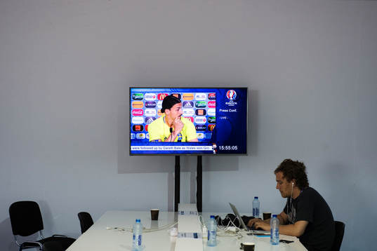 Zlatan Ibrahimovic meddelar på en presskonferens att han