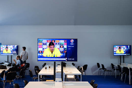 Zlatan Ibrahimovic meddelar på en presskonferens att han