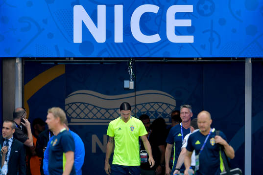 Zlatan Ibrahimovic gör entré på Sveriges