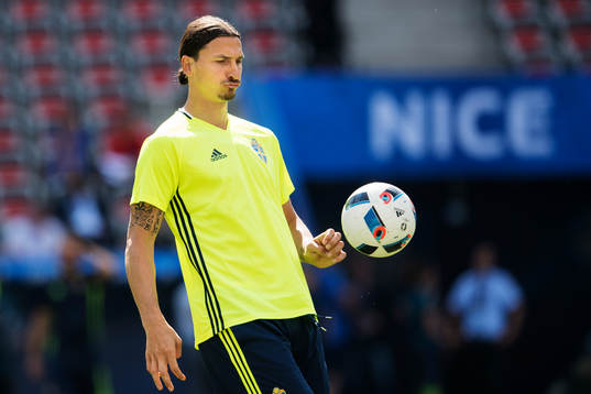 Zlatan Ibrahimovic på Sveriges fotbollslandslags träning